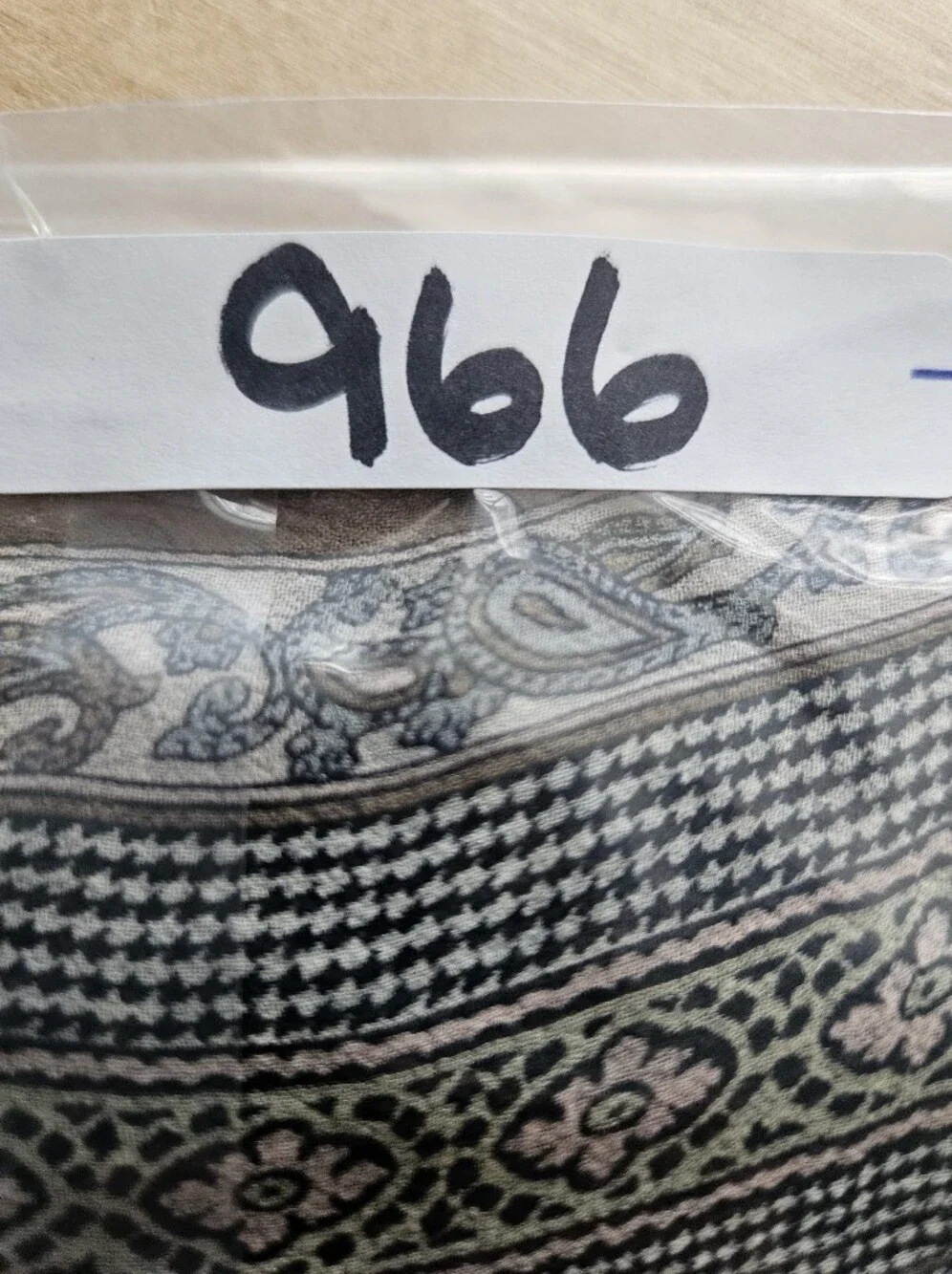 Vintage‎ Oscar de la Renta Silk Scarf Blue Tan Paisley Medallion Boho Print Luxe